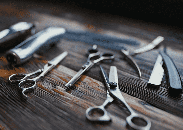 Tại sao kéo cắt kim loại có tay cầm dài hơn lưỡi kéo